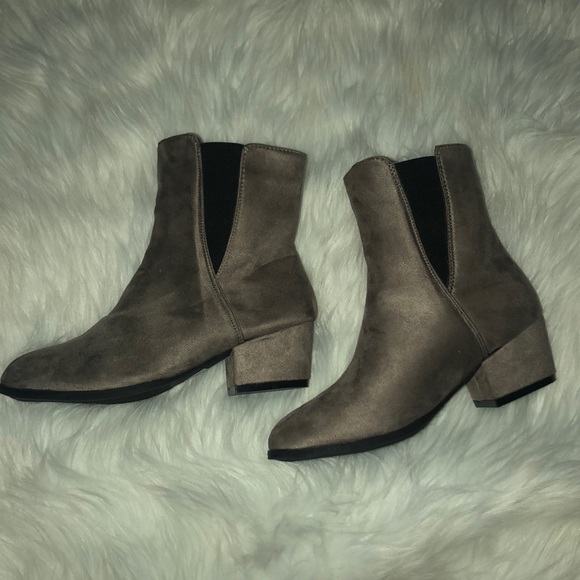 Shoes - 🆕 Gray Heeled Booties